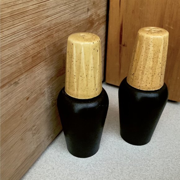 Vintage Japanese S&P Shakers - Mid-Century Wood/Ceramic/Gold Kitchenware - Picture 3 of 6